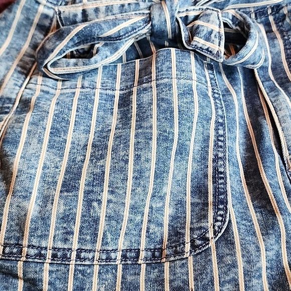 American Eagle Denim Tie Front Jean Shorts - Picture 2 of 6